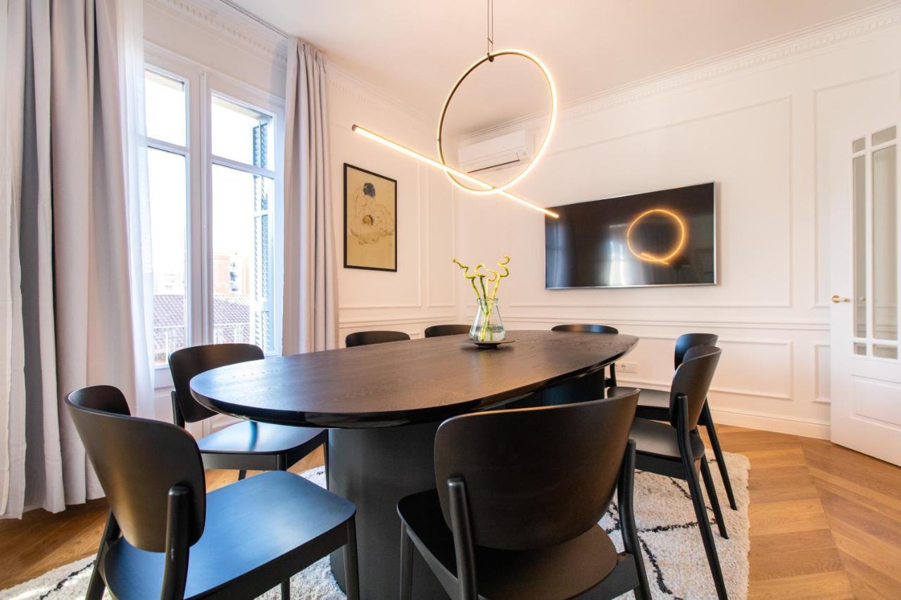 Majestic 4Br/4Bath Apartment In Sagrada Familia Area Barcelona Exterior photo