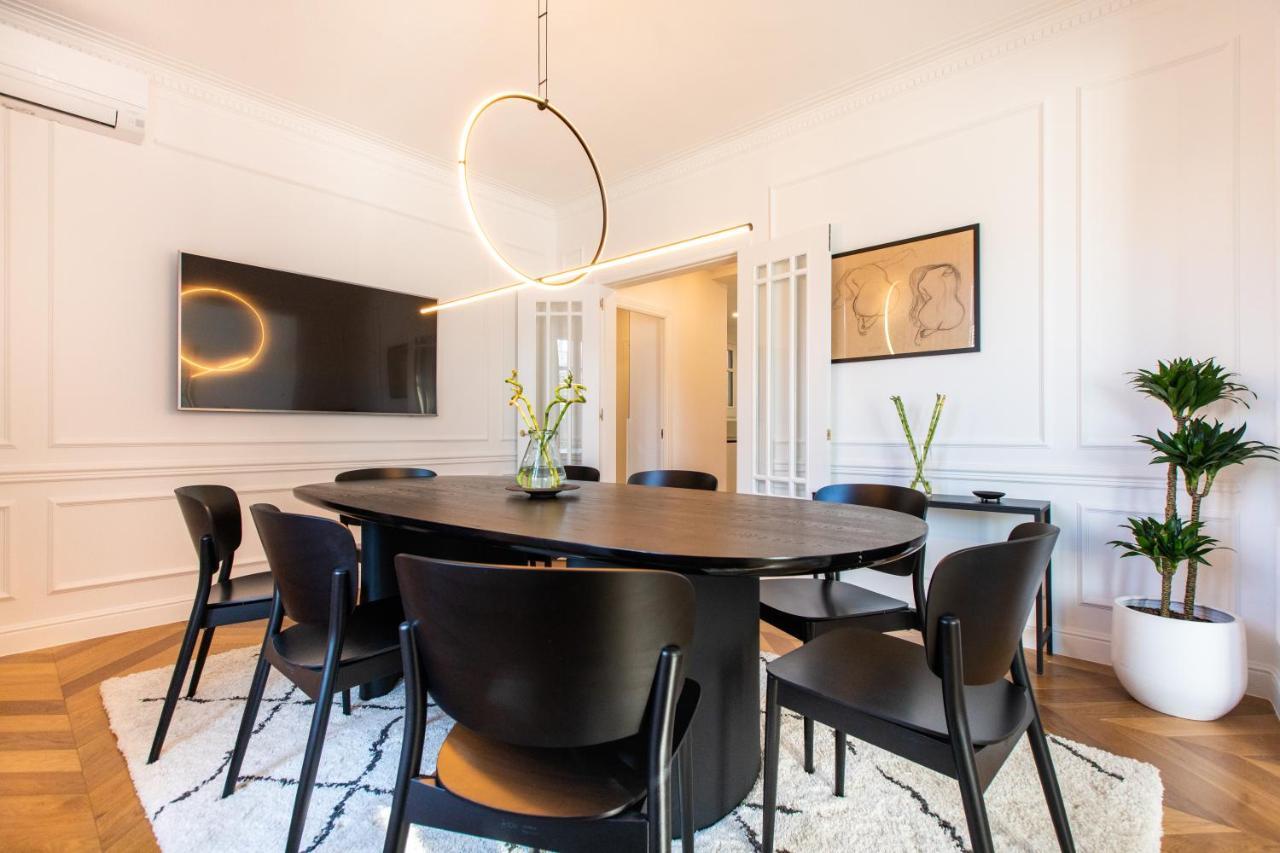 Majestic 4Br/4Bath Apartment In Sagrada Familia Area Barcelona Exterior photo